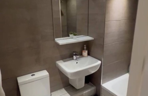 Preston Bed & Breakfast | Cosy Wembley 2-bed apartment - Free parking - Ideal for contractors and families