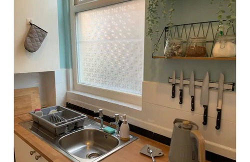 Birkenhead Apartment | Cosy Wirral home near Liverpool with Free Parking!