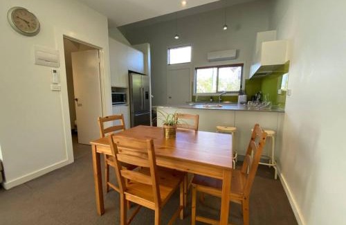 O'Connor House | Cosy Work From Home Townhouse 10 Mins From City - Hosted by CanStay