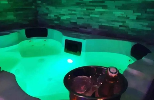La Neuville-les-Bray House | Cosykaza - Suite Romantique SPA Jacuzzi Sauna Hammam
