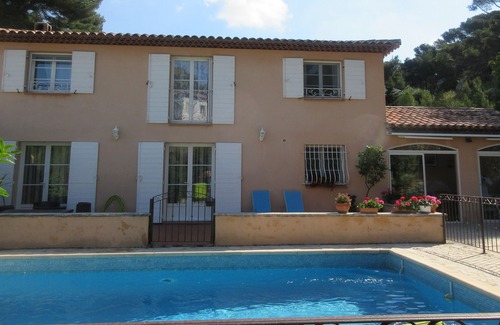 Ensues-la-Redonne Villa | côtebleue villa 10 sleeps 4ch 2bath large swimming pool 800m from the creeks