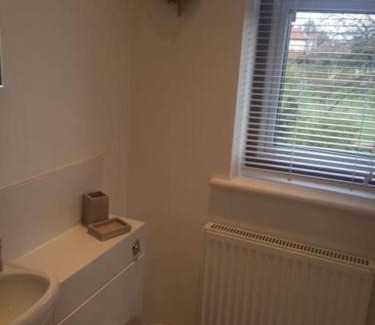 Badsey Apartment | Cotswold edge guest suite with Broadway Hill view