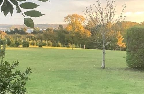 Badsey Apartment | Cotswold edge guest suite with Broadway Hill view