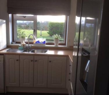 Badsey Apartment | Cotswold edge guest suite with Broadway Hill view