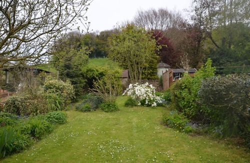 Bourton Cottage | COTSWOLD HISTORIC COTTAGE, WITH LARGE GARDEN