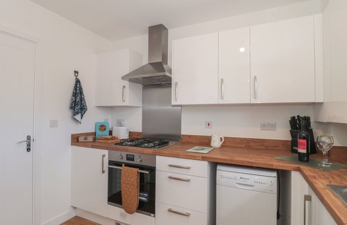 Northway Cottage | COTSWOLD OUTLET COACH HOUSE, pet friendly in Tewkesbury