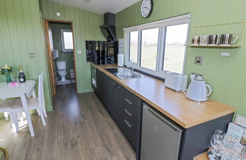 Bretforton Cottage | COTSWOLD VIEW 1, romantic, character holiday cottage in Honeybourne