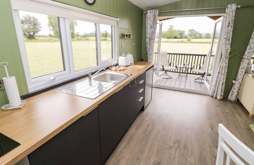 Bretforton Cottage | COTSWOLD VIEW 1, romantic, character holiday cottage in Honeybourne