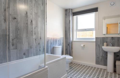 Stroud House | Cotswolds- Stroud-Large 5 Bedroom House-Pool Table-Sleeps 10-Near Canal Walks