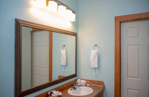 Fulton House | Cottage 05 at D&R Pelican Bay Resort - Pet Friendly