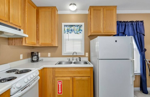 Langston Cabin | Cottage #1 Fisherman's Landing/1-Bed Fishing Cottage w/Covered Boat Shelter"