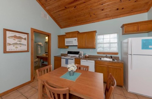 Fulton House | Cottage 15 at D&R Pelican Bay Resort
