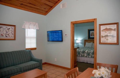 Fulton House | Cottage 15 at D&R Pelican Bay Resort