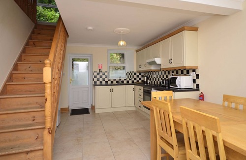 Roundstone Cottage | Cottage 236 - Roundstone - sleeps 6 guests in 4 bedrooms