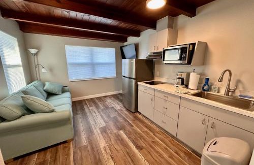 Tavares House | Cottage 31, Hibiscus Hut - Dora Canal Court - a downtown, waterfront community