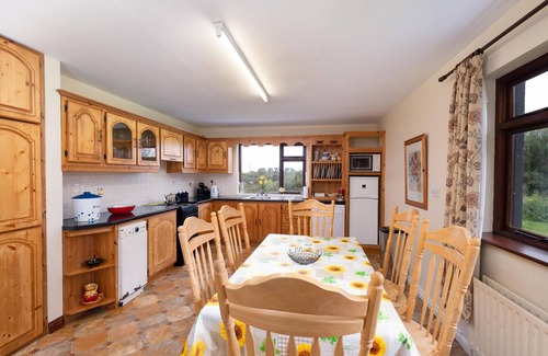 Oughterard Cottage | Cottage 431 - Oughterard - sleeps 6 guests in 4 bedrooms