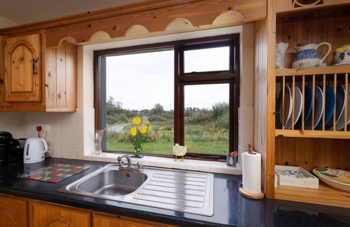Oughterard Cottage | Cottage 431 - Oughterard - sleeps 6 guests in 4 bedrooms