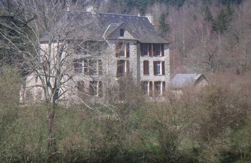 Saint-Yrieix-la-Montagne Cottage | Cottage 9 people on 43 hectare estate with a fish pond of 3 ha