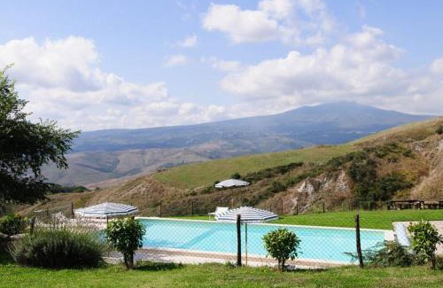 Radicofani Apartment | Cottage Assolata overlooking the Orcia valley in Tuscany