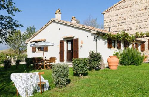 Radicofani Apartment | Cottage Assolata overlooking the Orcia valley in Tuscany