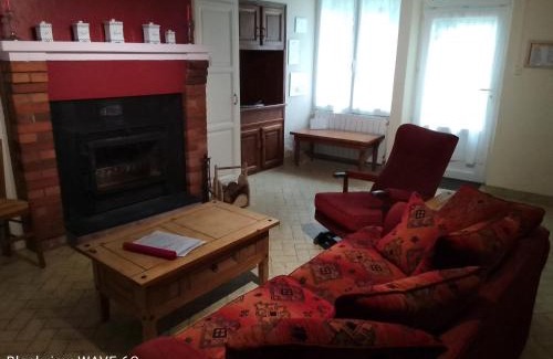 Les Salles Lavauguyon House | Cottage by the Chateau with pool in National Parc
