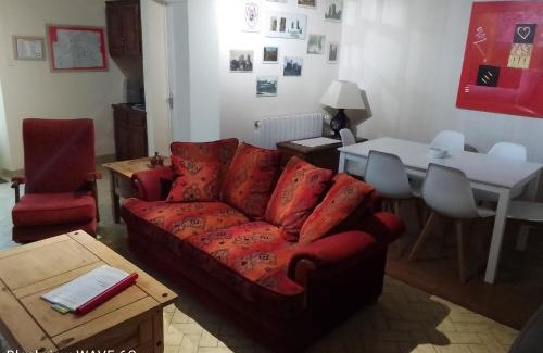 Les Salles Lavauguyon House | Cottage by the Chateau with pool in National Parc
