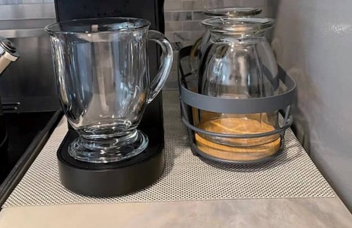 White Mills Cottage | Cottage by Lake Wallenpaupack with Hot Tub