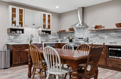 Hickman Cottage | Cottage by the creek on 17 acres minutes from Leipers Fork! Writer’s Paradise…