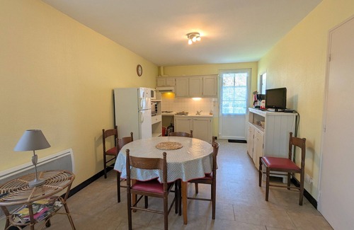 Ceaulmont Cottage | Cottage by the Creuse with private parking in Ceaulmont