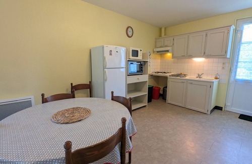 Ceaulmont Cottage | Cottage by the Creuse with private parking in Ceaulmont