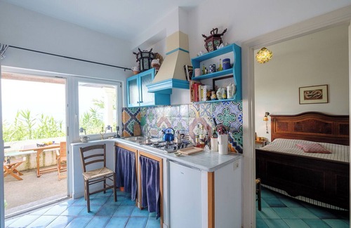 Procida Apartment | Cottage by the sea surrounded by greenery