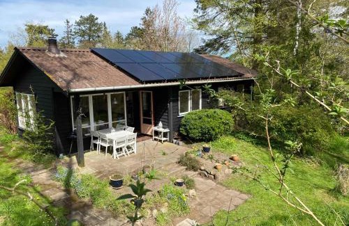 Faarevejle House | Cottage By Veddinge In Charming 70S Style
