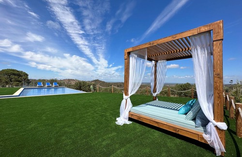 Santa Margarida da Serra Cottage | Cottage 'Cardos Villa - Private Swimming' with Mountain View, Private Pool and Wi-Fi