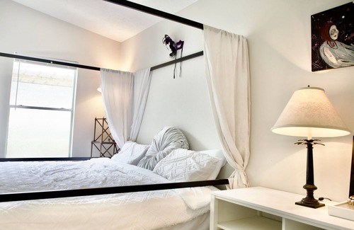 OST - South Union Cottage | Cottage Core in the heart of the city, Med Center, NRG, Hobby, Herman Park, Zoo!
