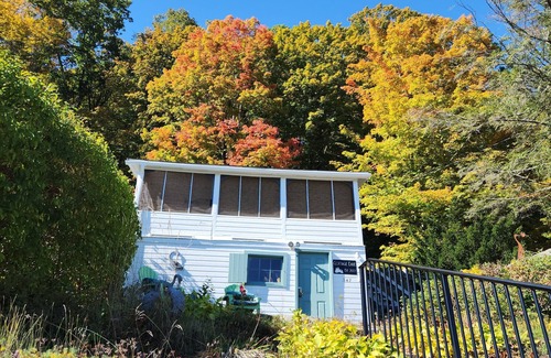 Winchester Cottage | Cottage Ease. Quaint cottage nestled in on Higland lake Winsted, Ct.