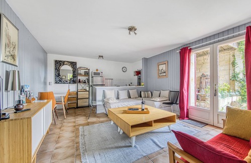 Arveyres House | Cottage 'Échappée Bel' with Shared Terrace, Shared Garden and Wi-Fi