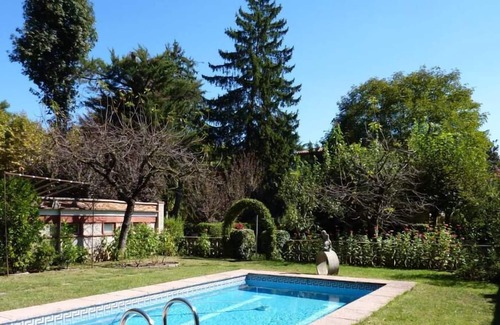 Sant Julia de Vilatorta Ski Chalet | Cottage with large garden