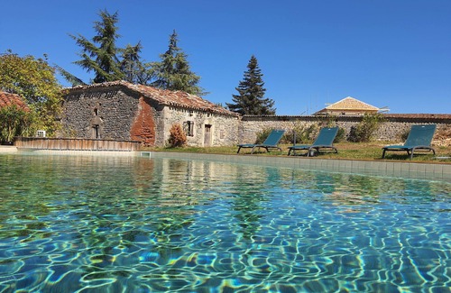 Serignac Ski Chalet | Cottage for 2, with a private spa and heated swiming pool