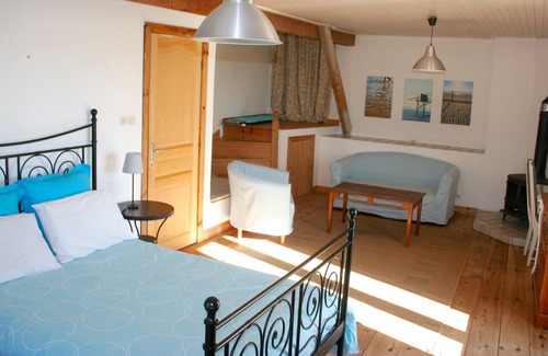 Fleac-sur-Seugne Cottage | Cottage for 7 people with heated pool equipped with baby