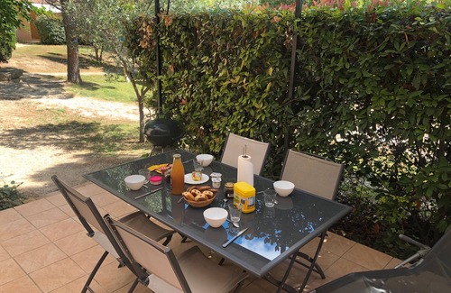 Saint-Christol-Les-Ales House | Cottage 'Gite Le Murier Platane' with Wi-Fi and Air Conditioning