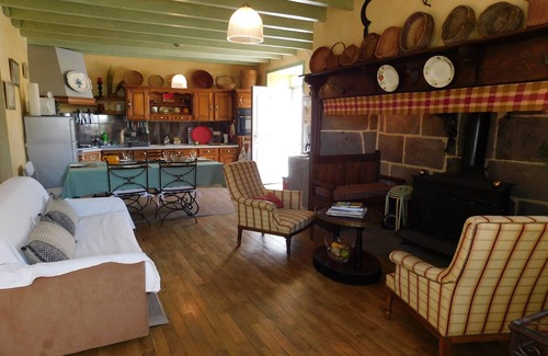 Saint-Cirgues-de-Malbert House | Cottage in Auvergne near Puy Mary