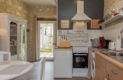 Les Ormes Cottage | Cottage 'Gîte Pierre D'argenson' with Shared Pool, Private Terrace and Wi-Fi
