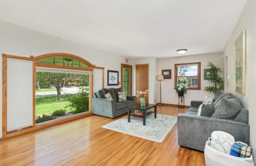 Cottage Grove House | Cottage Grove Haven, Spacious 4-Bed, 3 Baths Retreat