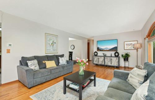 Cottage Grove House | Cottage Grove Haven, Spacious 4-Bed, 3 Baths Retreat