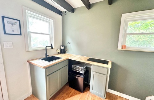 Swan Lake Cottage | Cottage Guesthouse in the heart of Bethel, with a private Hot Tub!