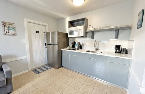 Biggar House | Cottage Home by Beaches, Golf & More! Heated Pool!