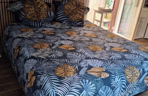Chateau-Renault Bed & Breakfast | Cottage in a garden
