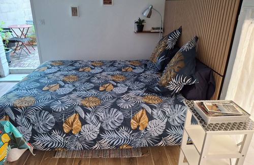 Chateau-Renault Bed & Breakfast | Cottage in a garden