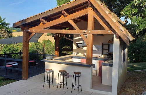 Cezan House | Cottage in beautiful restored farmhouse, countryside. Pool, kitchen pro.