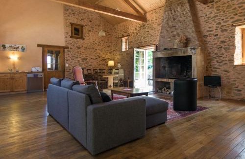 Chalais House | Cottage in Chaleix near Forest & Lake